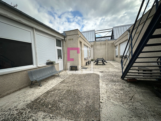
Immeuble Saint Quentin 24 pièce(s) 600 m2
