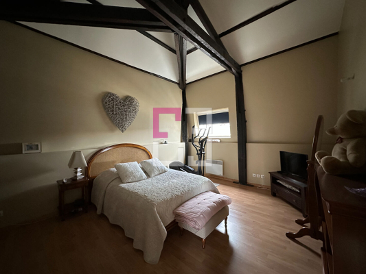 
Immeuble Saint Quentin 24 pièce(s) 600 m2
