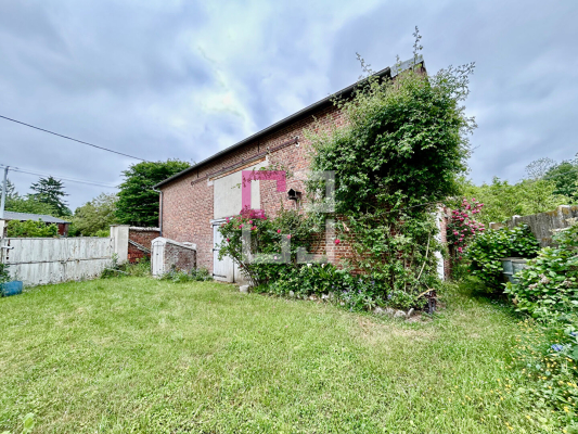 
Au calme avec beau bâtiment - AXE NOYON ROYE
