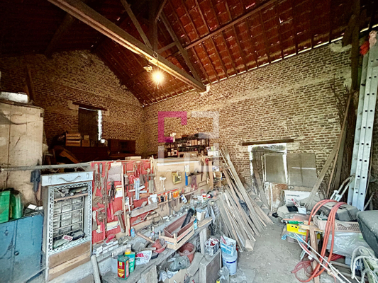
Au calme avec beau bâtiment - AXE NOYON ROYE
