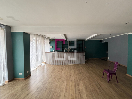 
Loue ensemble immobilier (local + appartement ) - GUISE
