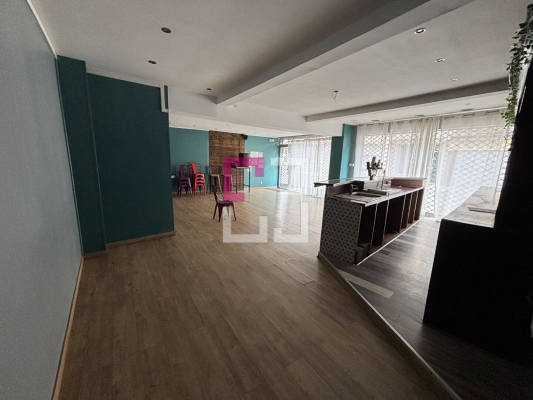 
Loue ensemble immobilier (local + appartement ) - GUISE
