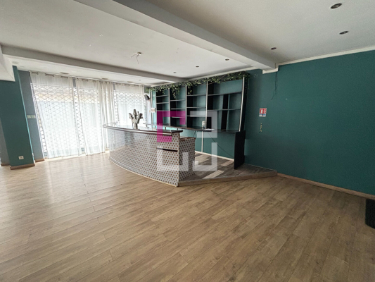 
Loue ensemble immobilier (local + appartement ) - GUISE
