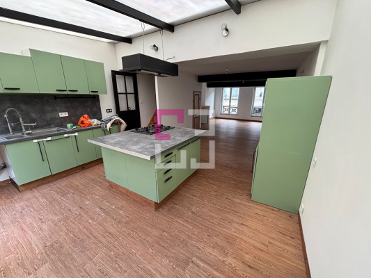 
Loue ensemble immobilier (local + appartement ) - GUISE
