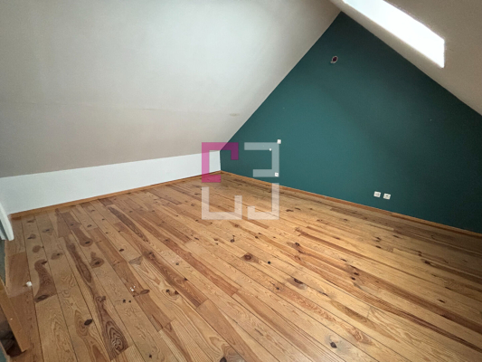 
Loue ensemble immobilier (local + appartement ) - GUISE
