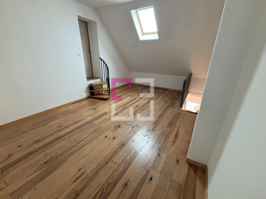 
Loue ensemble immobilier (local + appartement ) - GUISE
