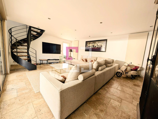 
Maison Compiegne 5 pièce(s) 162 m2
