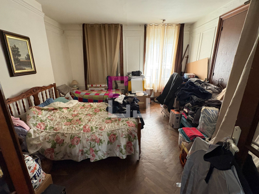 
Immeuble Saint Quentin 9 pièce(s) 220 m2
