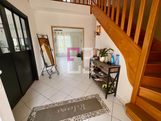 
Maison Vivaise 6 pièce(s) 140 m2
