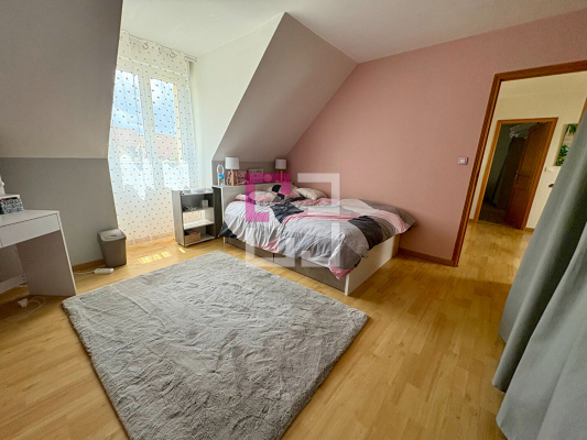 
Maison Vivaise 6 pièce(s) 140 m2
