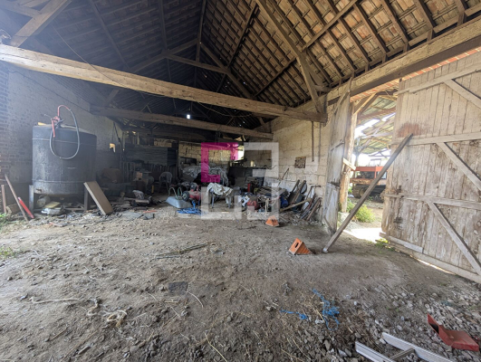 
corps de ferme à rénover sur Mondescourt
