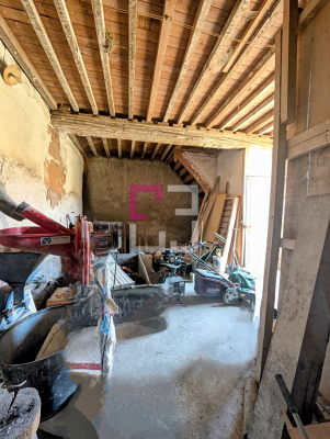 
corps de ferme à rénover sur Mondescourt
