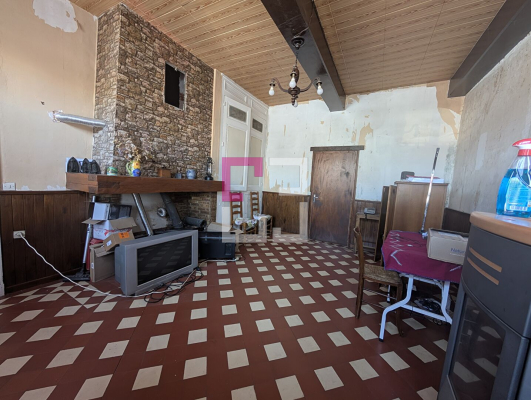 
corps de ferme à rénover sur Mondescourt
