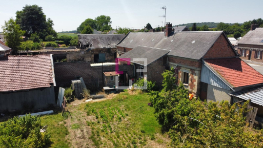 
corps de ferme à rénover sur Mondescourt

