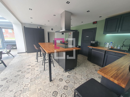 
Maison Sorbais 14 pièce(s) 296.29 m2
