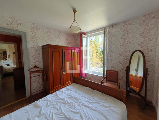 
Maison Ribemont 8 pièce(s) 210 m2
