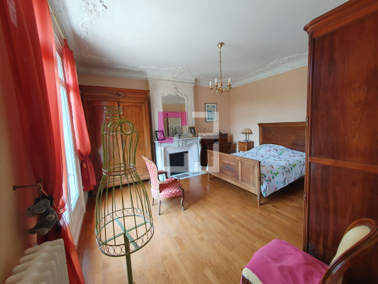 
Maison Ribemont 8 pièce(s) 210 m2
