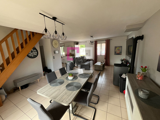 
Maison Servais 7 pièce(s) 123 m2
