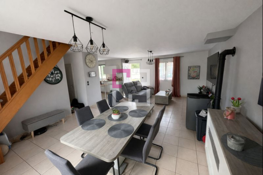 
Maison Servais 7 pièce(s) 123 m2
