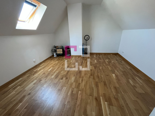 
Maison Servais 7 pièce(s) 123 m2
