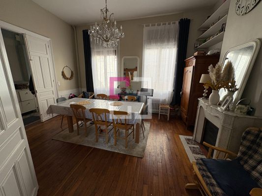 
Maison Saint Quentin 7 pièce(s) 182 m2
