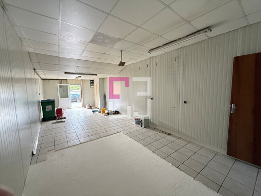 
Parking / box Montcornet 80 m2
