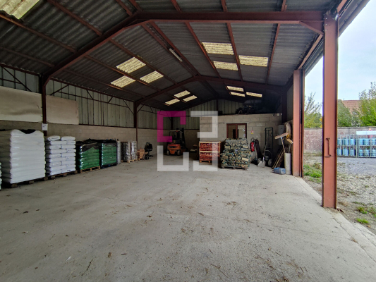 
Local commercial Taxi,station service Seboncourt 1 pièce(s) 166 m2
