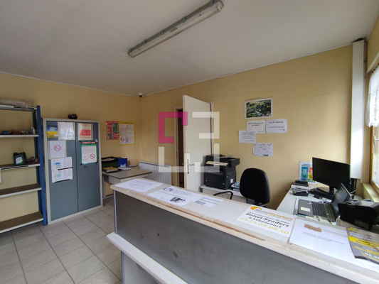 
Local commercial Taxi,station service Seboncourt 1 pièce(s) 166 m2
