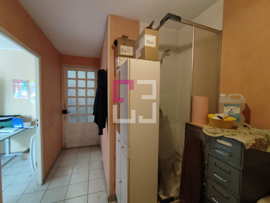 
Local commercial Taxi,station service Seboncourt 1 pièce(s) 166 m2
