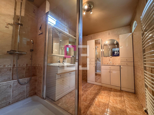 
Maison à fort potentiel  3 pièces 150m2
