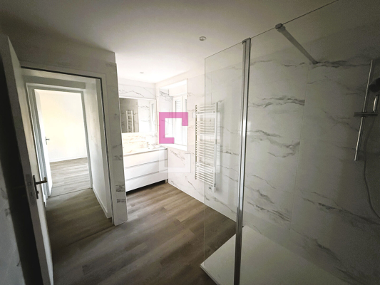 
Immeuble La Fère 12 pièce(s) 230 m²
