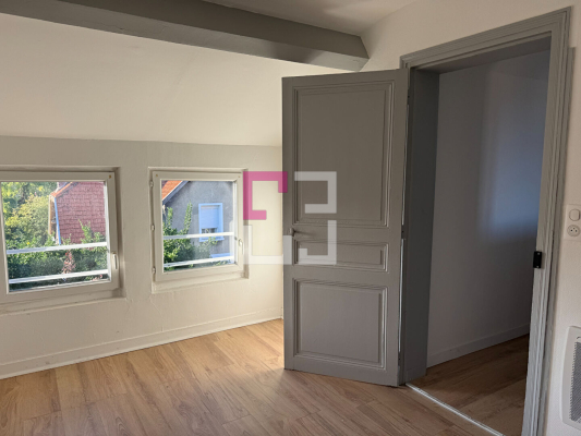 
Immeuble La Fère 12 pièce(s) 230 m²
