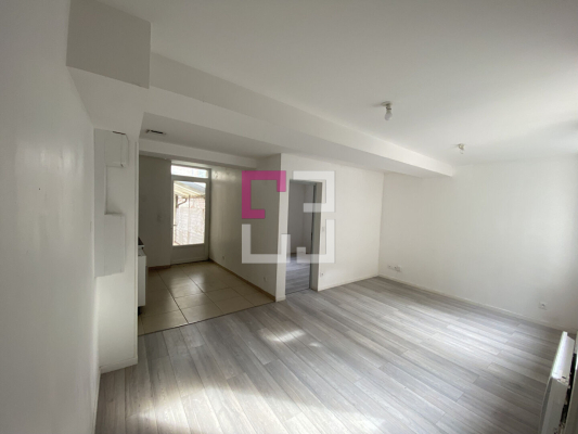 
Immeuble de rapport rénové de 6 appartements- 8 garages Centre Ville
