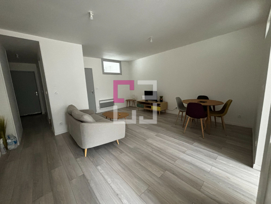
Immeuble de rapport rénové de 6 appartements- 8 garages Centre Ville
