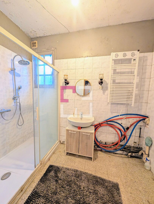 
maison entre Noyon et Chauny vivable de plain pied
