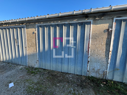 
Parking / box Marle 10 m2
