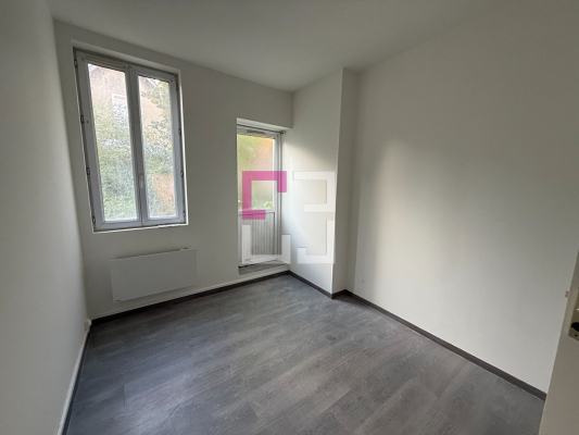 
A louer appartement type F2 02800 La Fere
