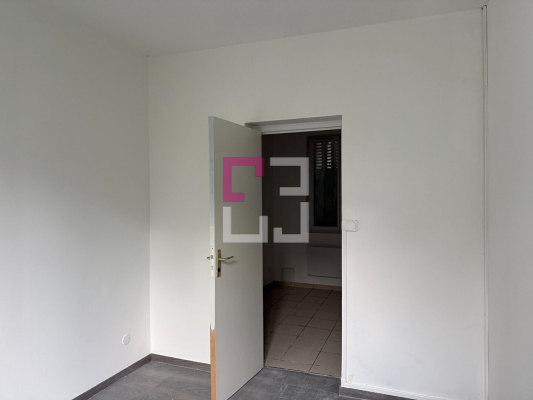 
A louer appartement type F2 02800 La Fere
