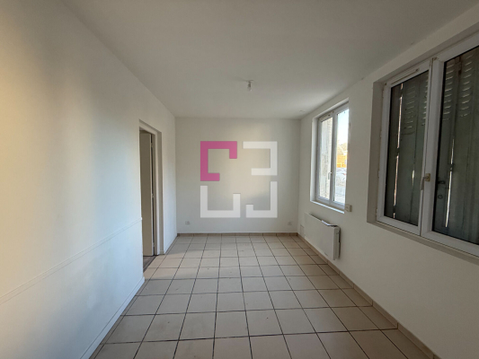 
A louer appartement type F2 02800 La Fere
