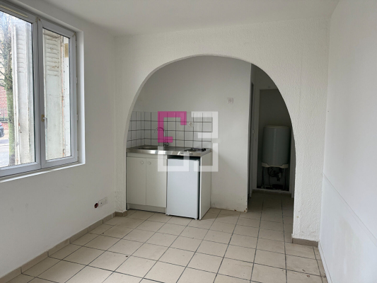 
A louer appartement type F2 02800 La Fere
