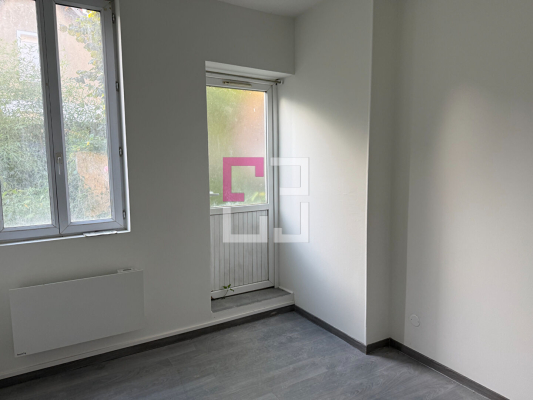 
A louer appartement type F2 02800 La Fere
