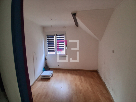 
Immeuble Vervins 6 pièce(s) 207.66 m2
