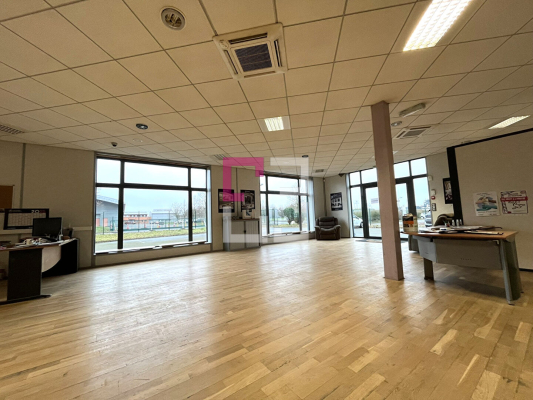 
Local commercial Chauny 514 m2
