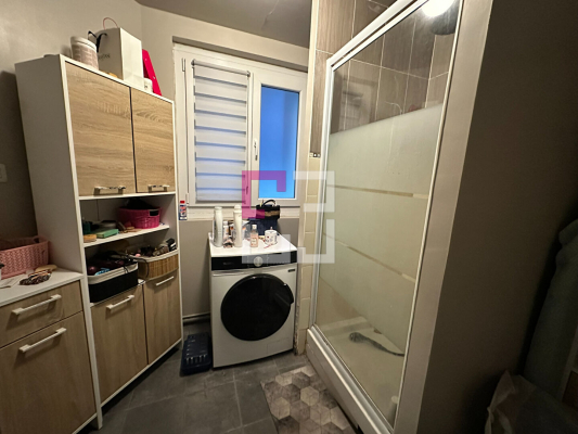 
Immeuble Viry Noureuil 8 pieces 170m2
