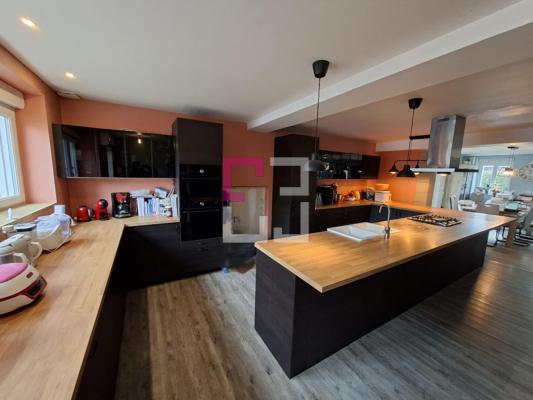 
Maison Tavaux Et Pontsericourt 8 pièce(s) 221 m2
