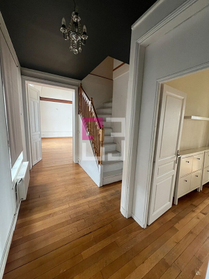 
Appartement Saint Quentin 5 pièce(s) 153.10 m2
