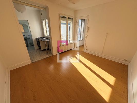 
Immeuble Saint Quentin 15 pièce(s) 213 m2
