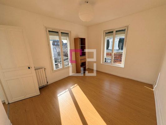 
Immeuble Saint Quentin 15 pièce(s) 213 m2
