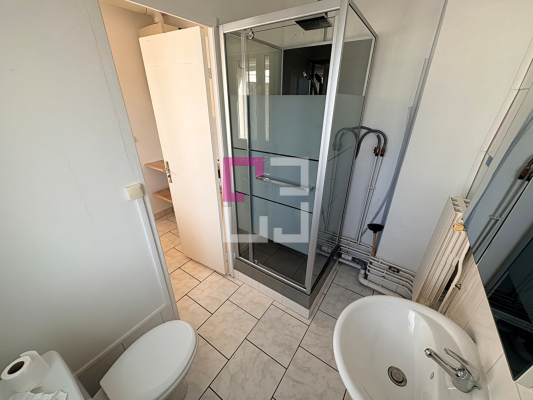 
Immeuble Saint Quentin 15 pièce(s) 213 m2
