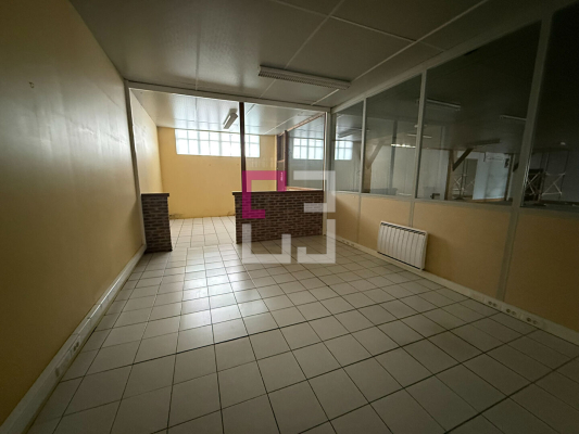 
Local professionnel CHAUNY 660m²
